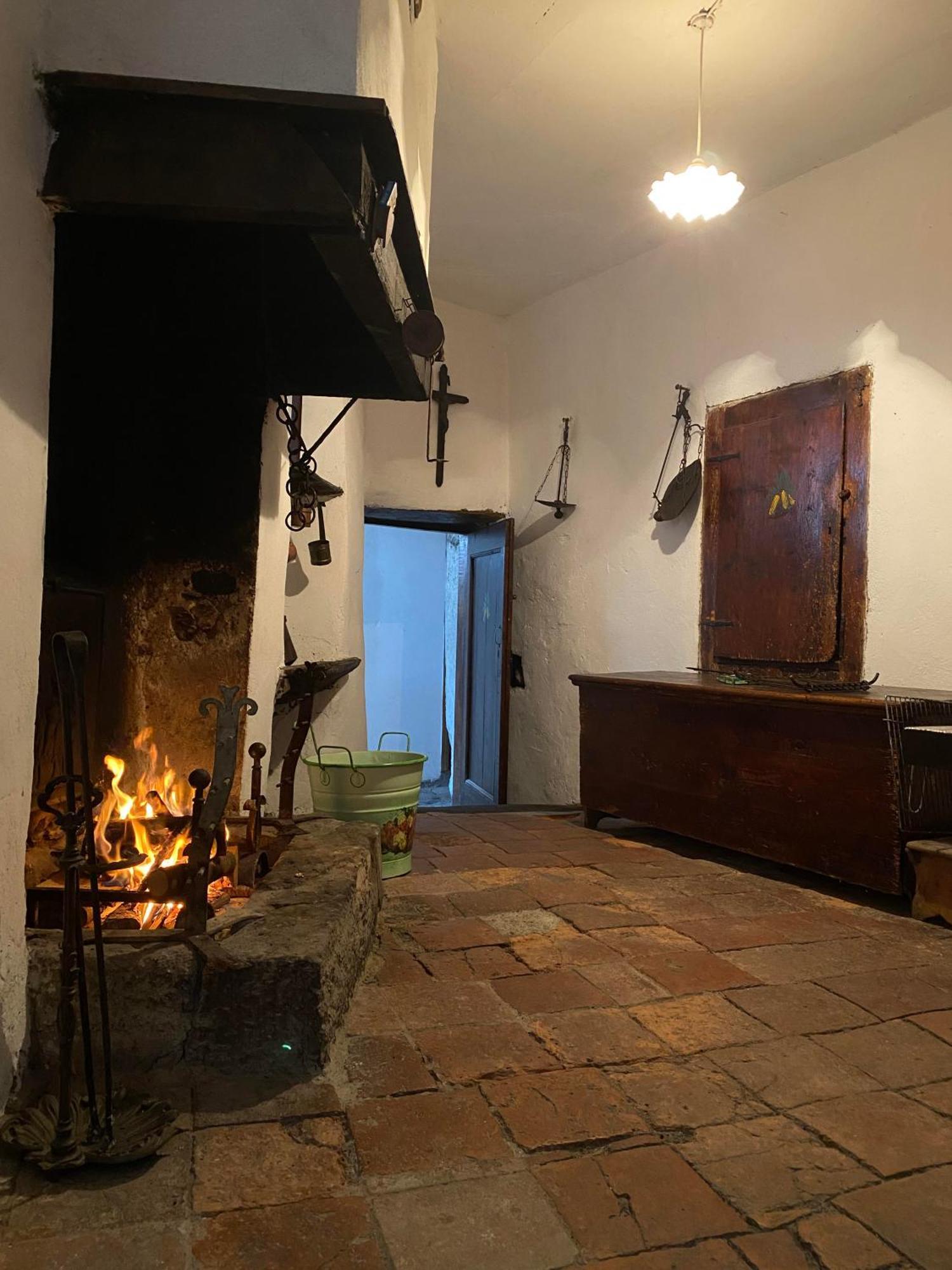 Casa Nel Centro Storico Di Borno Villa Buitenkant foto