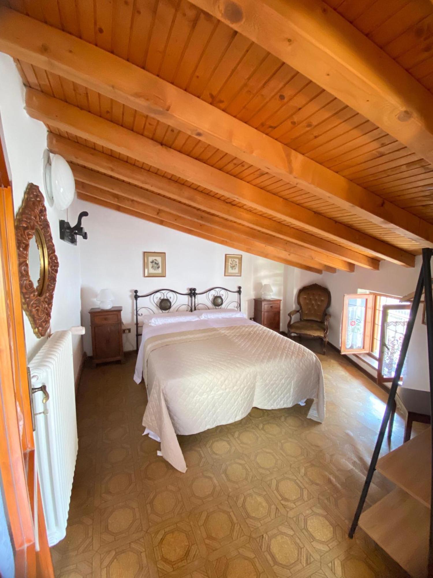 Casa Nel Centro Storico Di Borno Villa Buitenkant foto